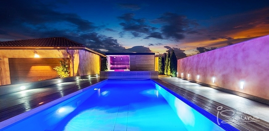 Swimmingpool mit saunahaus Swimmingpool mit saunahaus